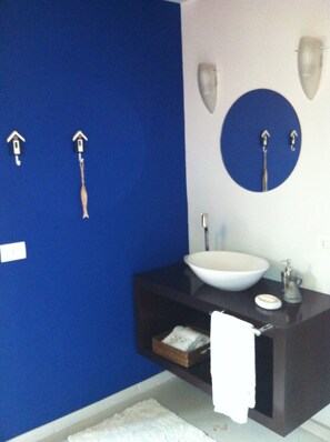 Bruser, bidet, håndklæder, Sæbe