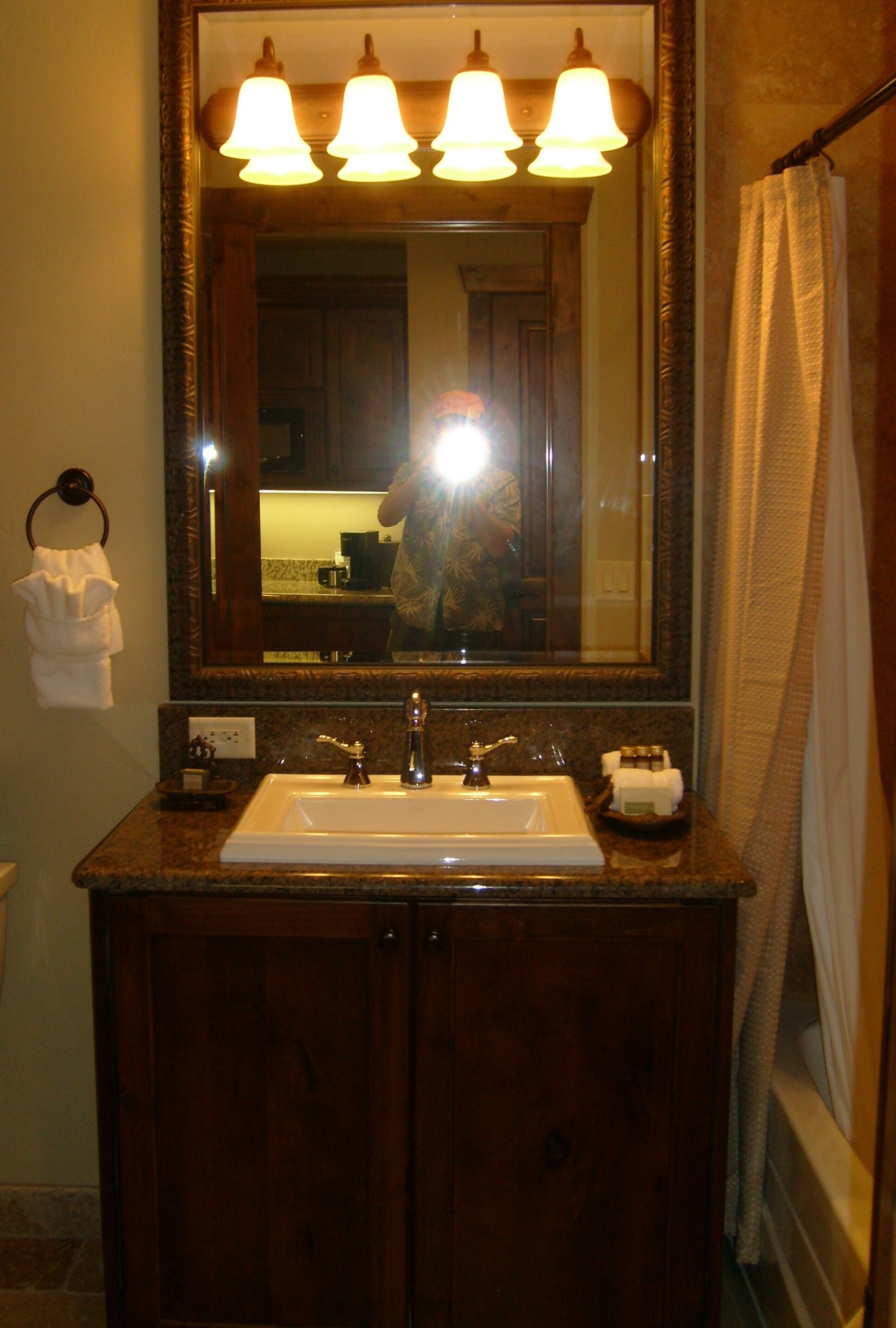 HYATT CENTRIC- Ski In/Out, Sleeps 4