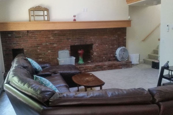 Main Level:
Roomy Living room