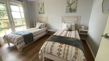 3 chambres, fer et planche Ă repasser, draps fournis