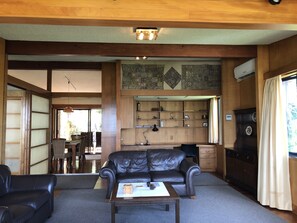 Interior - Spacious Traditional Apt close to Trains and Buses and 10 mins to CBD. (Remuera)