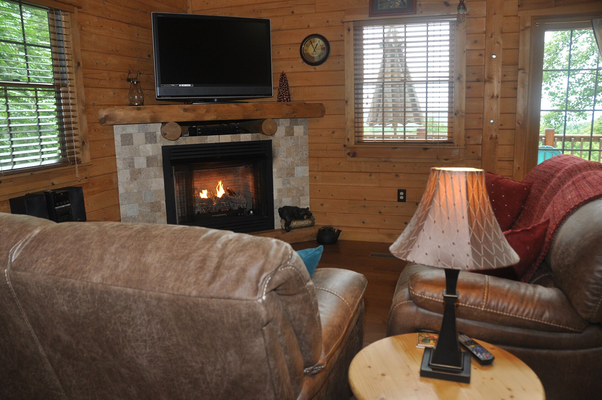 Luxury Log Cabin * Totally Private Gorgeous Mtn View * Pool Table, Darts & more!