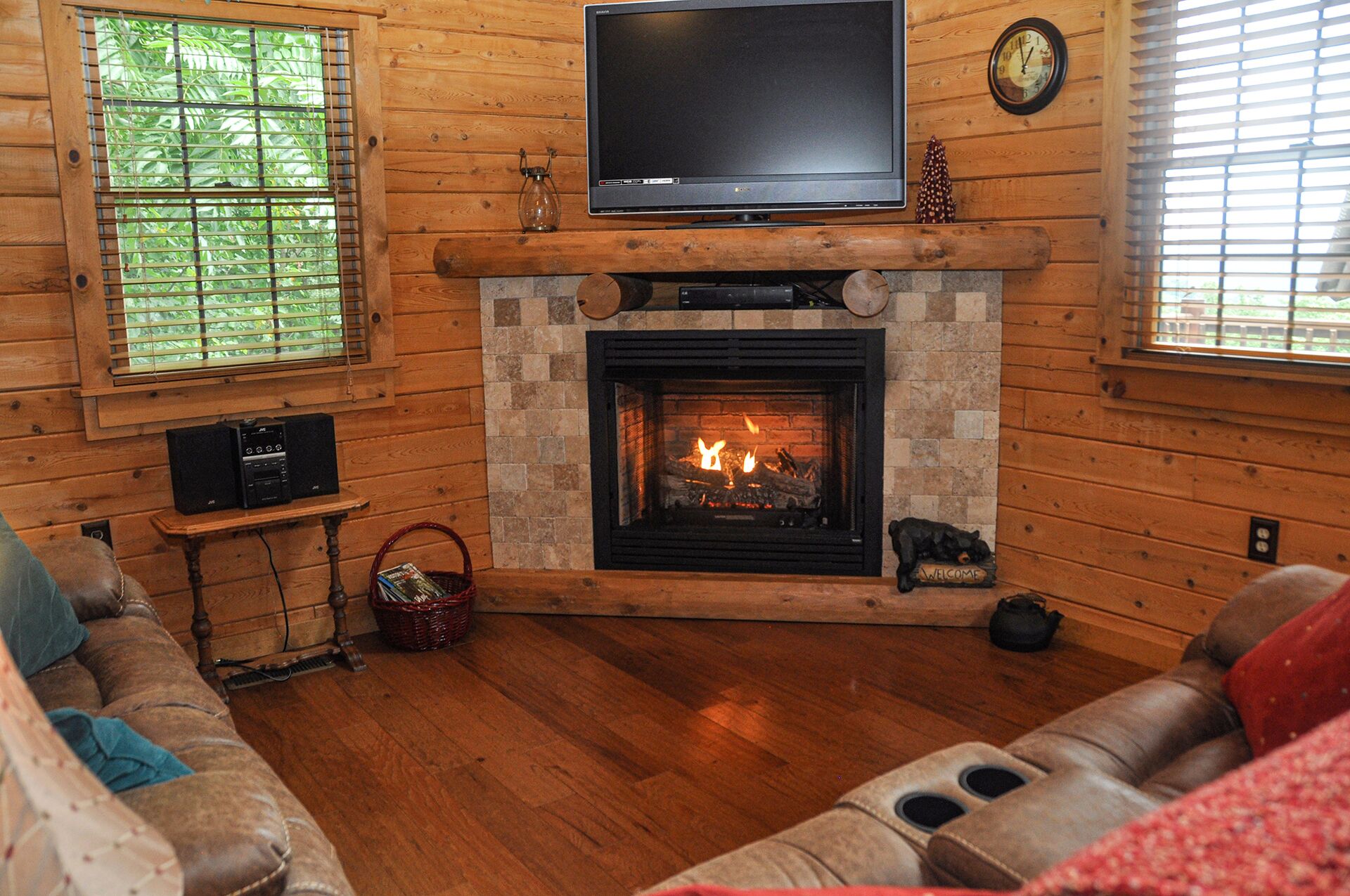 Luxury Log Cabin * Totally Private Gorgeous Mtn View * Pool Table, Darts & more!