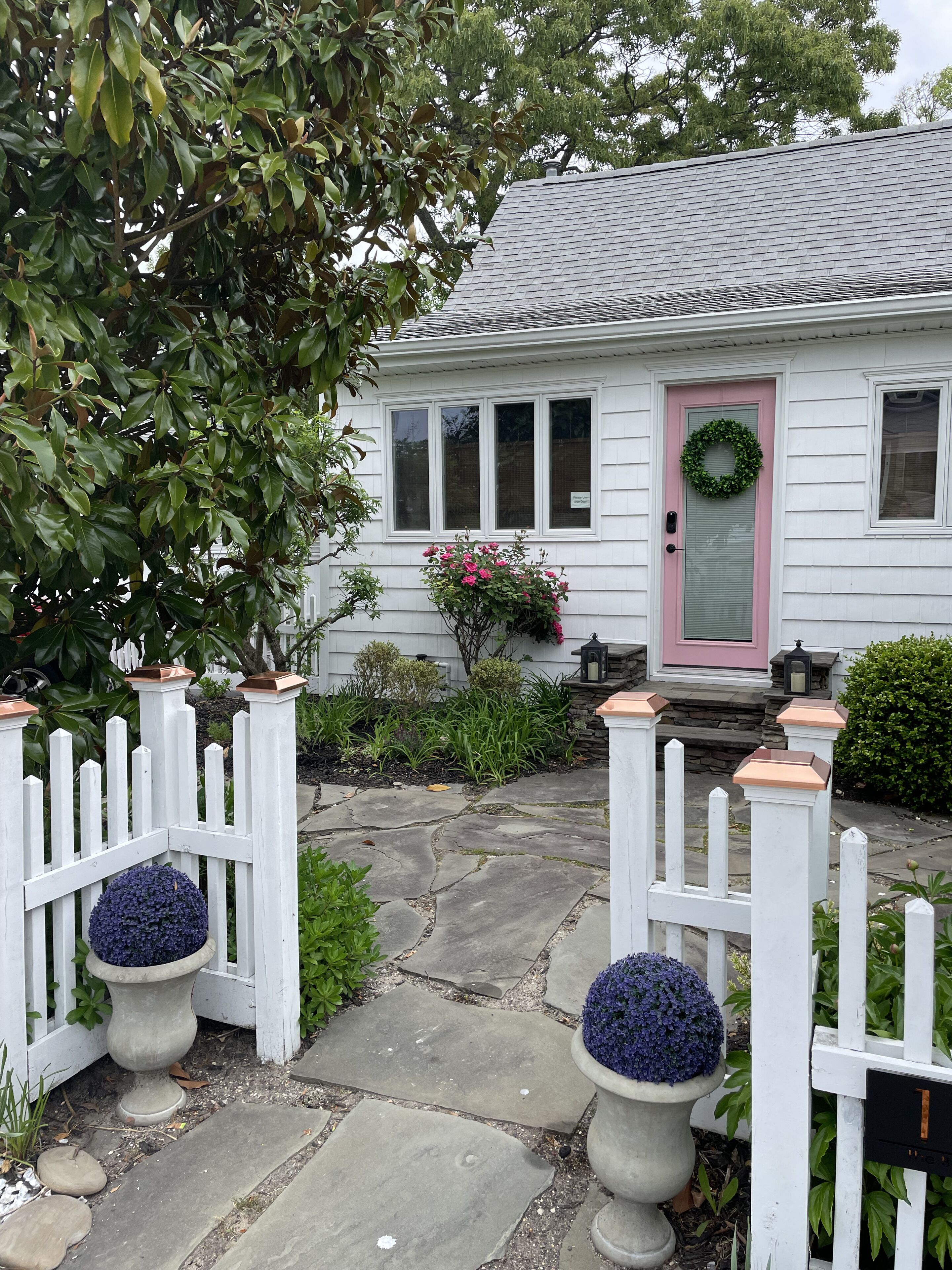 2 Bedroom Cozy Charmer, Beach Block...90 Steps to the Bay with ample parking