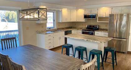 LOCATION! LOCATION! 1/2 mile walk to beach and downtown.