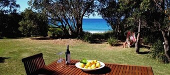 ABSOLUTE Mollymook BEACHFRONT - Direct beach access / Free Wifi / Quality linen