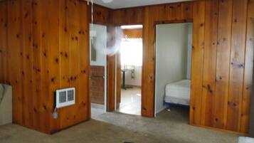 1 habitación, acceso a internet y ropa de cama