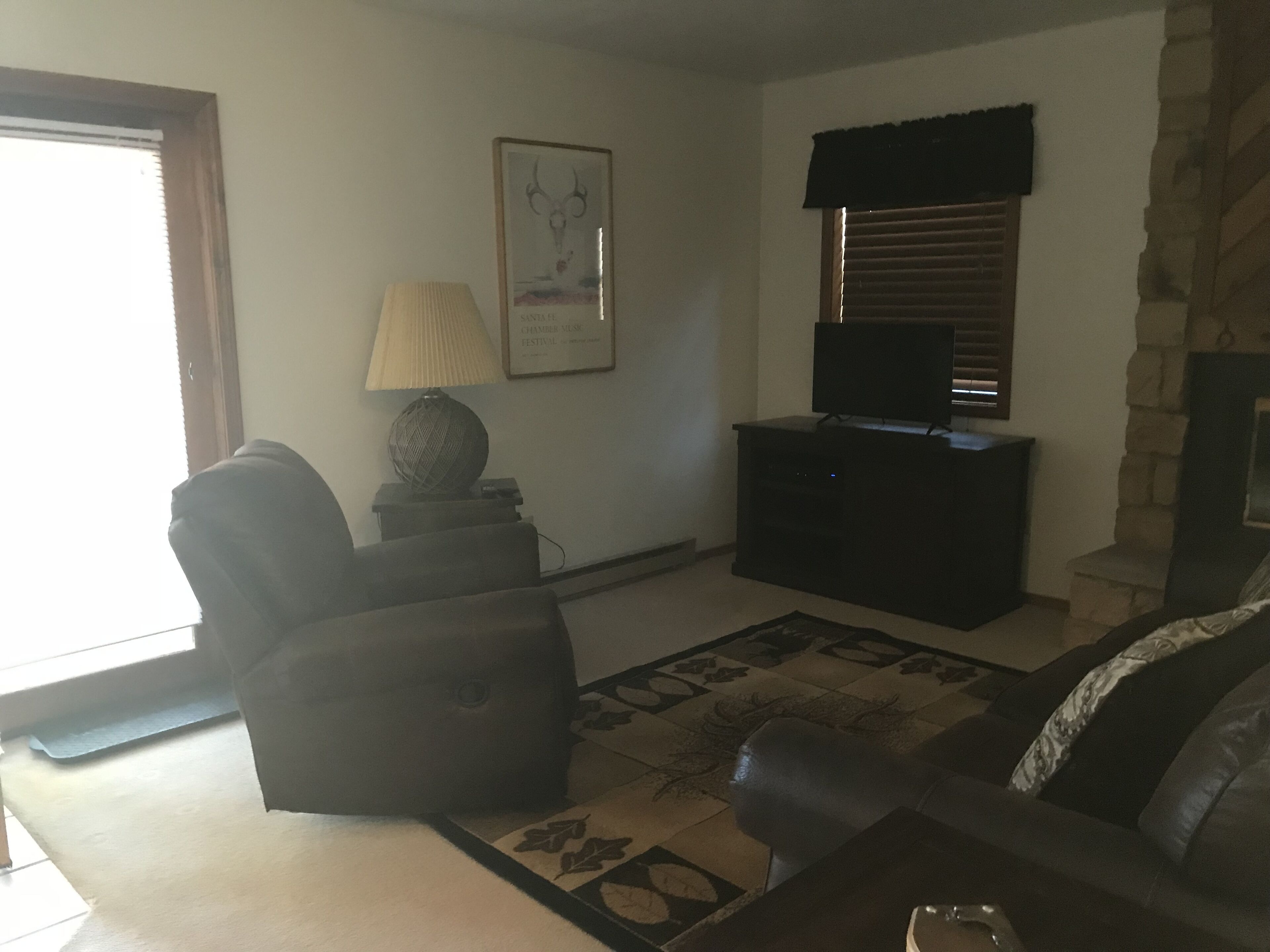 Two EASY blocks to ski slopes/bike park