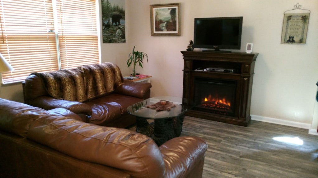 The Cabin At Maggie's Farm On Rushing Tucker Creek, Trout Pond, Blue Ridge Pkwy - Lake Toxaway, NC