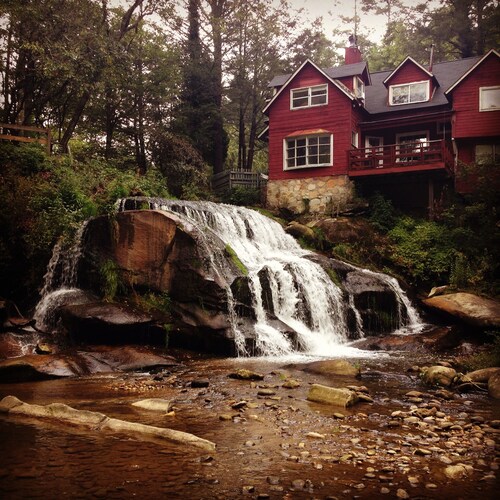 The Cabin at Maggie's Farm on rushing Tucker Creek, trout pond, Blue Ridge Pkwy 