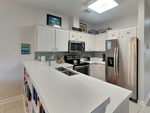 雪櫃、微波爐、焗爐、爐具