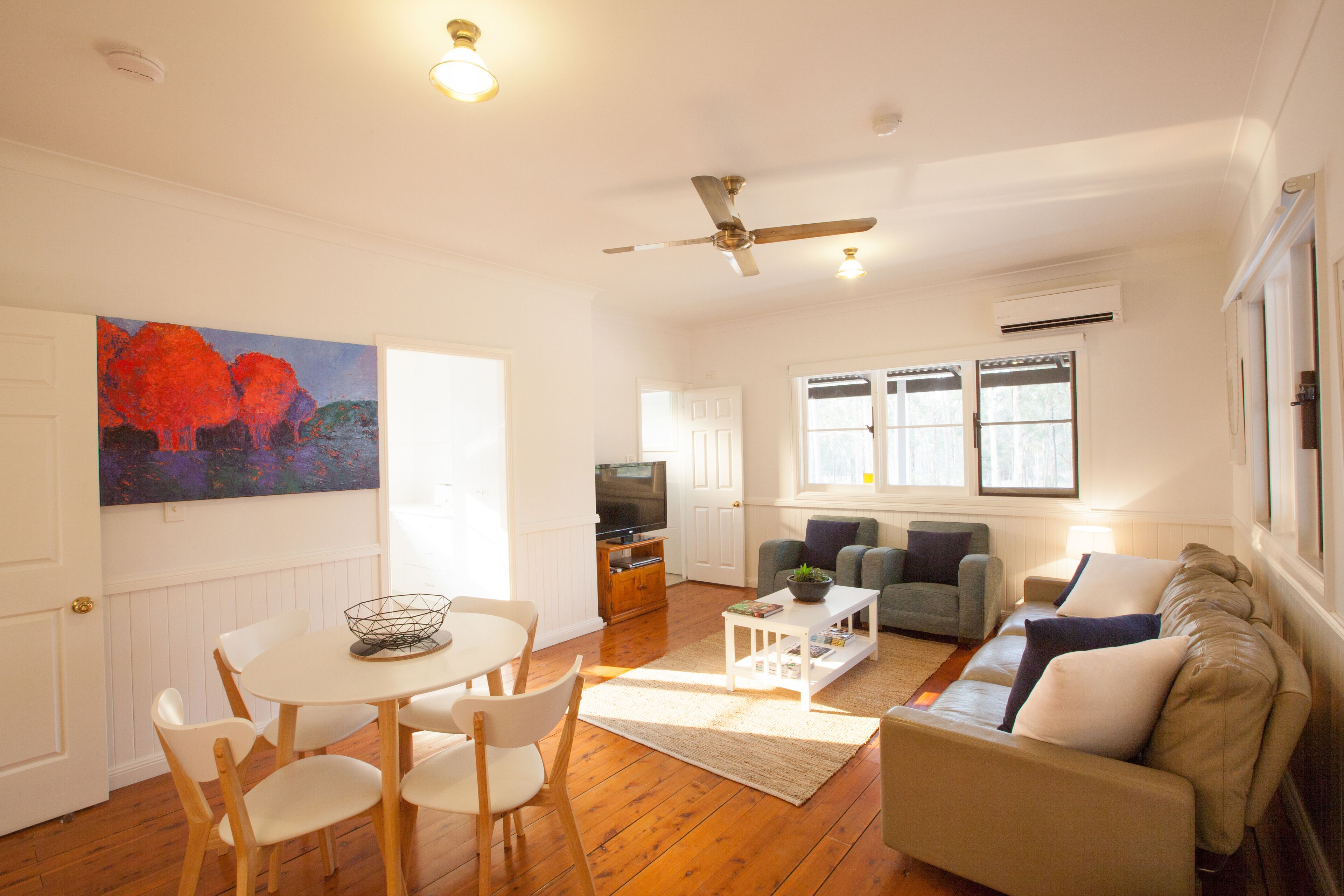 Cosy two bedroom cottage in the centre of Pokolbin — image 9