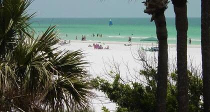 UMGESTALTET, 100 SCHRITTE IHREN ON CRESCENT BEACH, MIETE SEIT 1998, 6 SCHLAFEN IN BETTEN