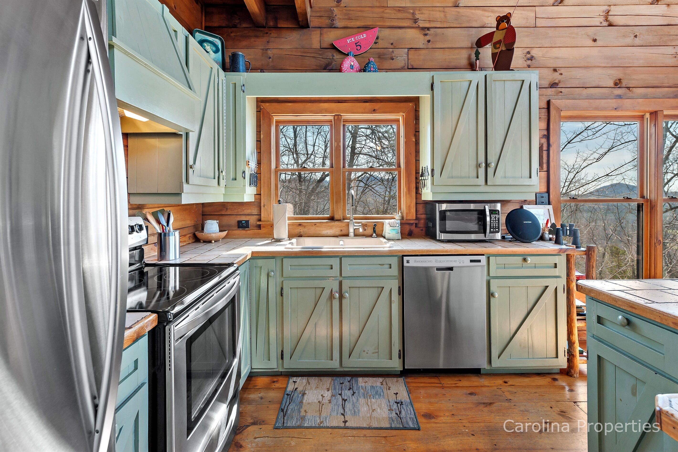 Mountain Moments by Carolina Properties - Pet Friendly, Great Views, Private!