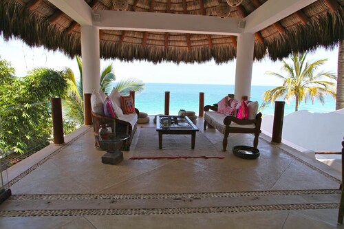 CASA SUSPIRO: Luxury, BeachFRONT Villa on White-Sand Beach with Staff 