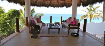CASA SUSPIRO: Luxury, BeachFRONT Villa on White-Sand Beach with Staff