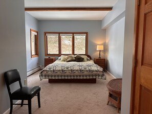 2 slaapkamers, een strijkplank/strijkijzer, wifi, beddengoed