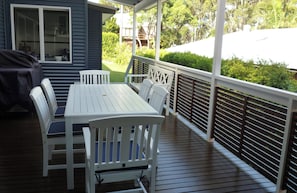 Outdoor dining - Bannister Blu (Mollymook)