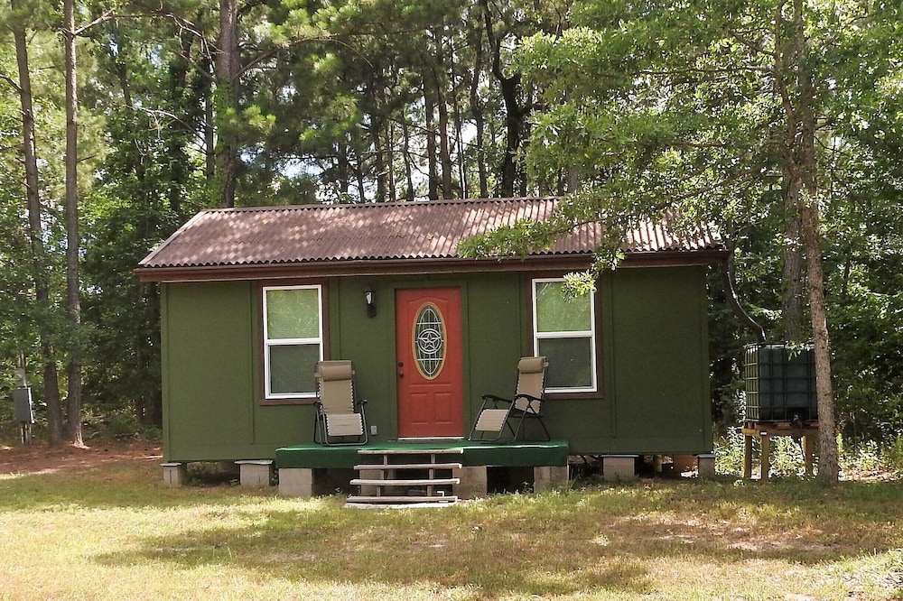 Peaceful cabin in the National Forest