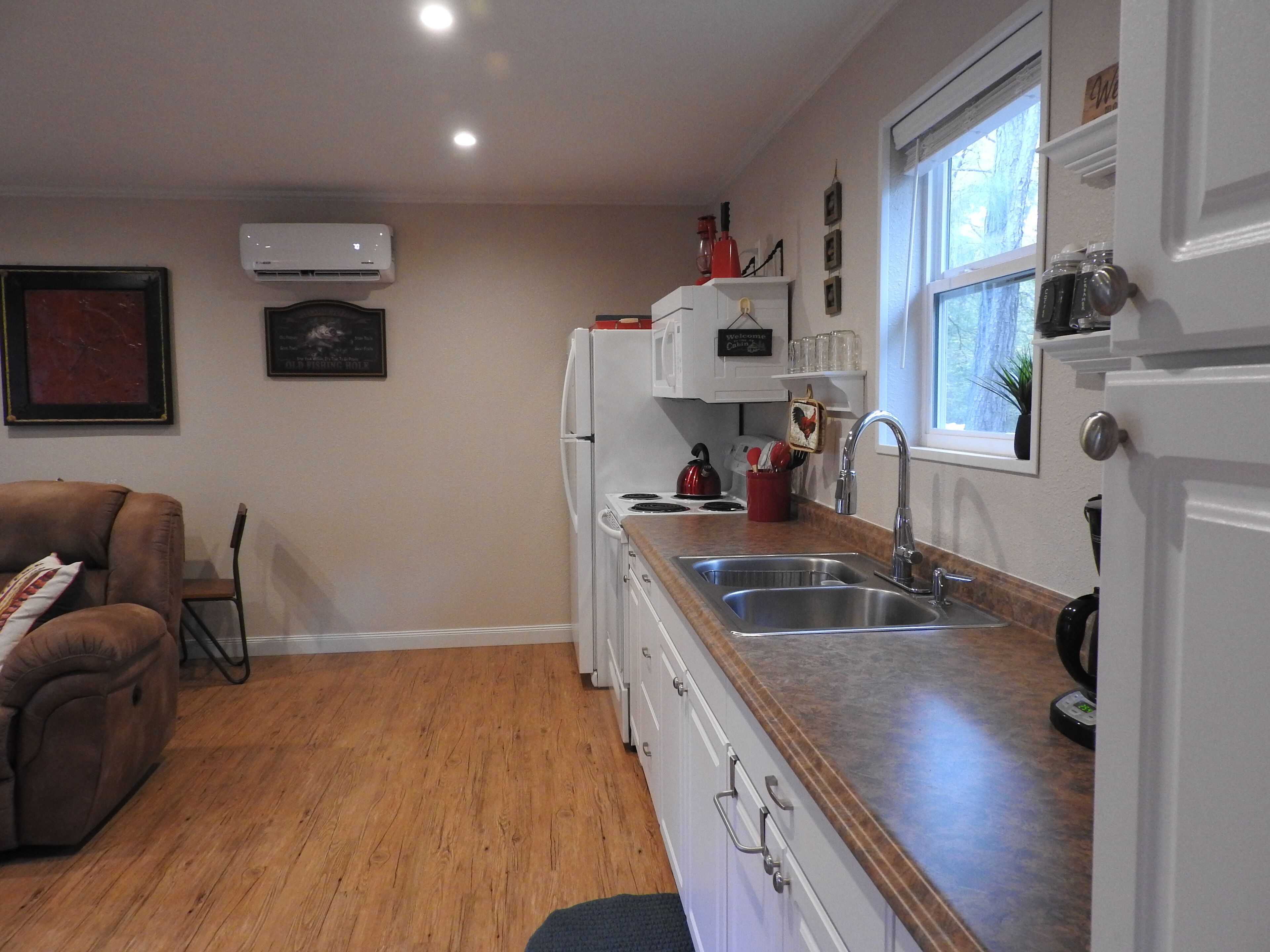 Peaceful cabin in the National Forest