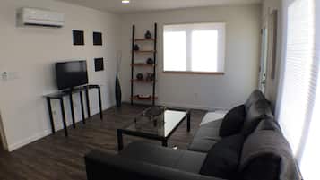 TV connectée, Netflix, ordinateur, livres