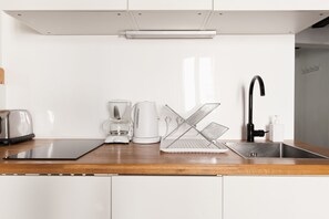 Fridge, microwave, oven, stovetop - Beautiful 1bdr apartment, 6th arr. steps away from Notre Dame (Paris)