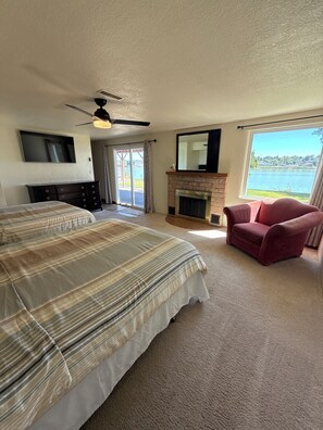 5 bedrooms, desk, iron/ironing board, free WiFi - Lake House In Quiet Neighborhood Near Down Town (Moses Lake)