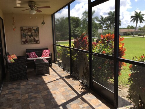 Cozy and Charming Condo in Naples