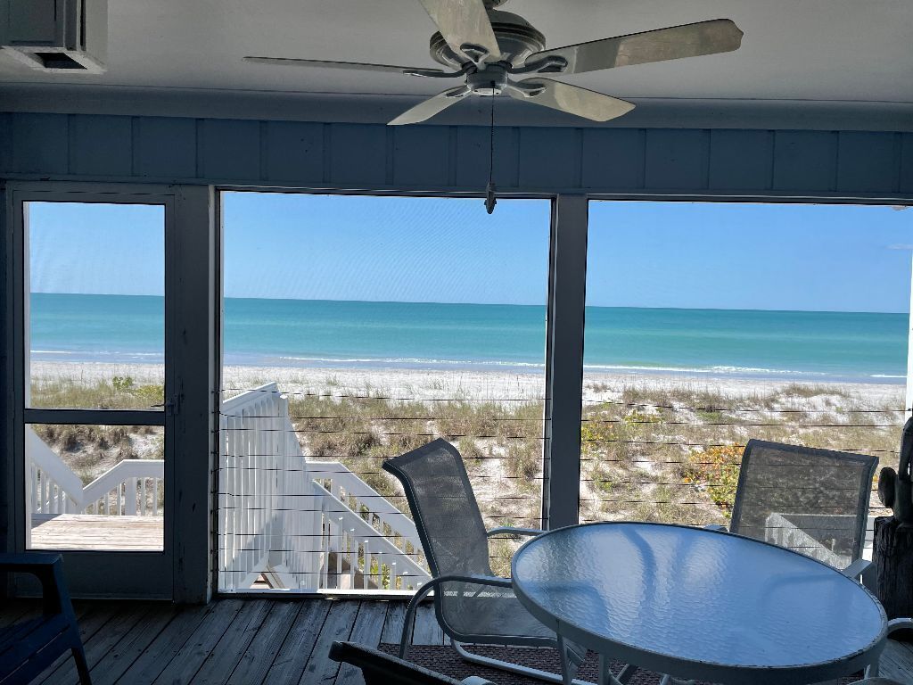 Beachfront Get Away • Perfect for Couples 