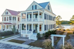 Exterior - Sunnyside 6 - Beautiful Harborside retreat! (Oriental)