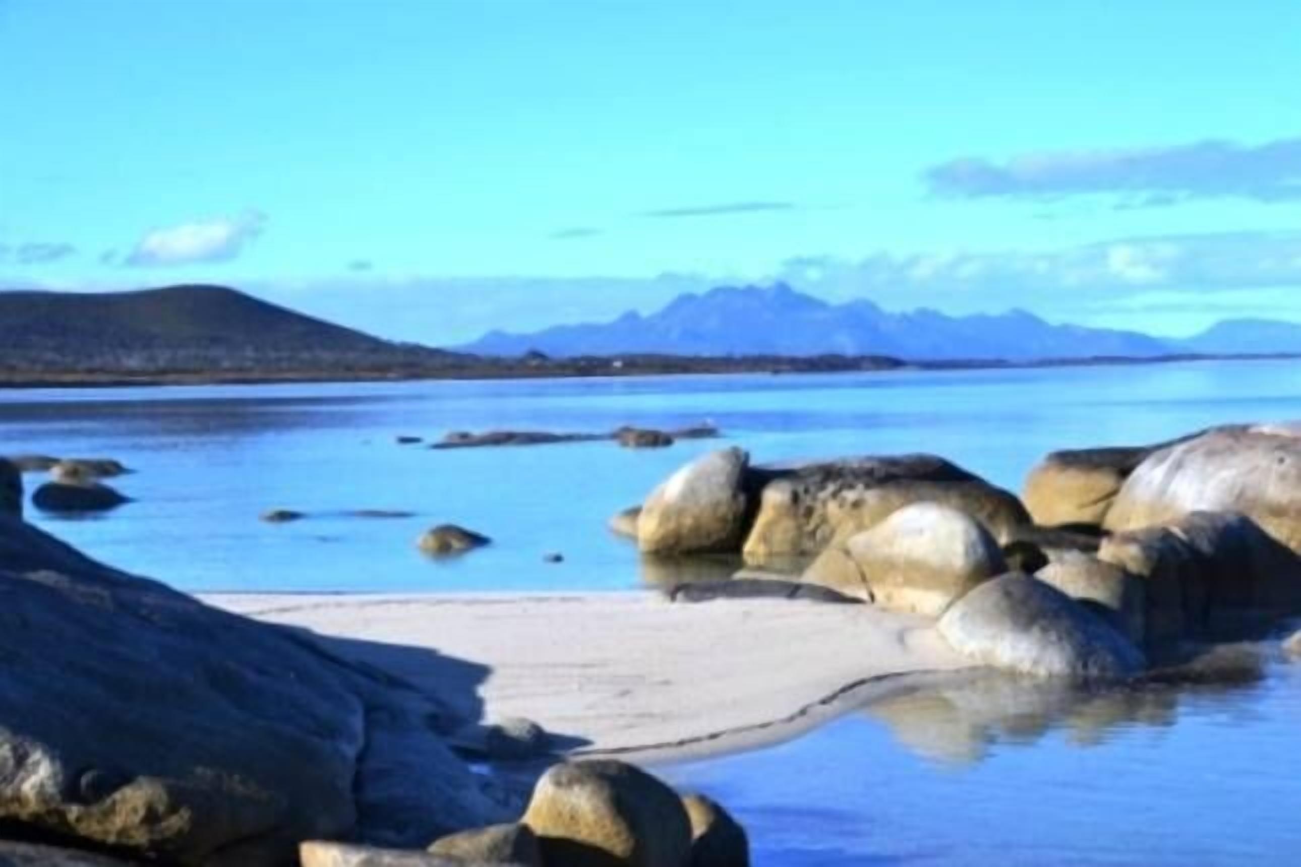 Sawyers Bay Shacks (big shack) — image 8