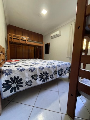 6 Schlafzimmer, Bügeleisen/Bügelbrett, kostenloses WLAN, Bettwäsche