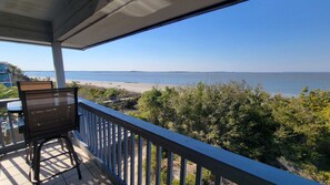 Property grounds - Oceanfront condo w. stunning views from the balcony + resort amenities. (Tybee Island)