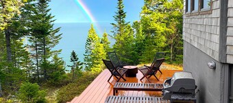 Klippen thront: atemberaubende Aussicht auf das Meer, private Wanderwege, völlige Abgeschiedenheit