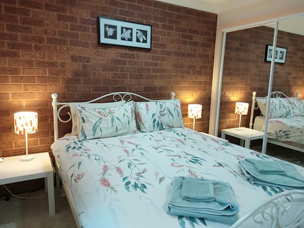 2 chambres, fer et planche à repasser, Wi-Fi gratuit, draps fournis