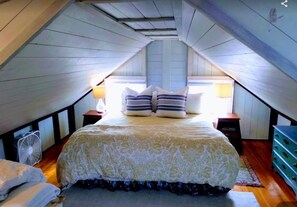 6 bedrooms, iron/ironing board, free WiFi, bed sheets - Gently Remodeled Antique Great for 2 or 3 Families - 7/10ths to Beach (West Harwich)