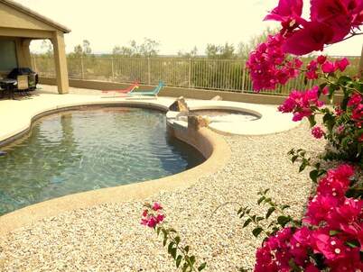 Quiet Relaxing Desert Oasis ...close to what ever action you may be looking for.