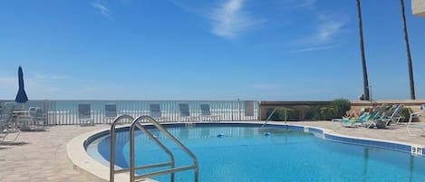 屋外プール、温水プール