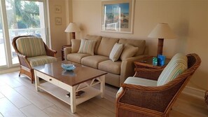 TV, DVD player, books - Beachcomber unit 205 (Longboat Key)