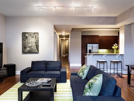 TV. Wrigley Field All Star Suite 3 Bedrooms 2 Bath