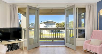The Lighthouse - Port Willunga - C21 SouthCoast Holidays