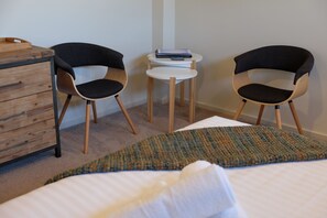 1 bedroom, iron/ironing board, free WiFi, bed sheets - The Tin Shed Binalong Bay, Bay of Fires, Tasmania.  (Binalong Bay)
