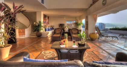 Breathtaking Ocean Views From Every Room - Full Staff