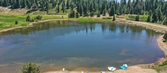 Cabines à Pinecrest Ouvert Juin Juillet Août! Marchez jusqu'au lac Pinecrest!