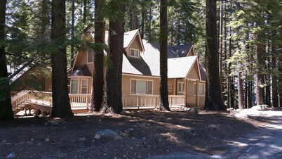 Cabañas en Pinecrest Abierto Junio Julio Agosto! Camine hasta el lago Pinecrest!