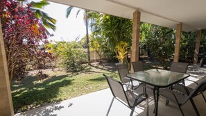 Outdoor dining - The Ponderosa Holiday House (HORSESHOE BAY)