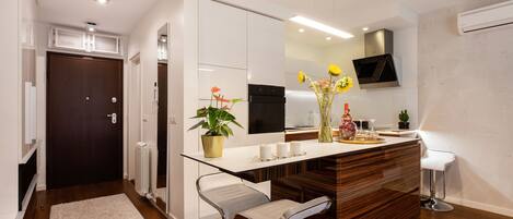 Refrigerador, horno, parrilla de estufa y lavavajillas