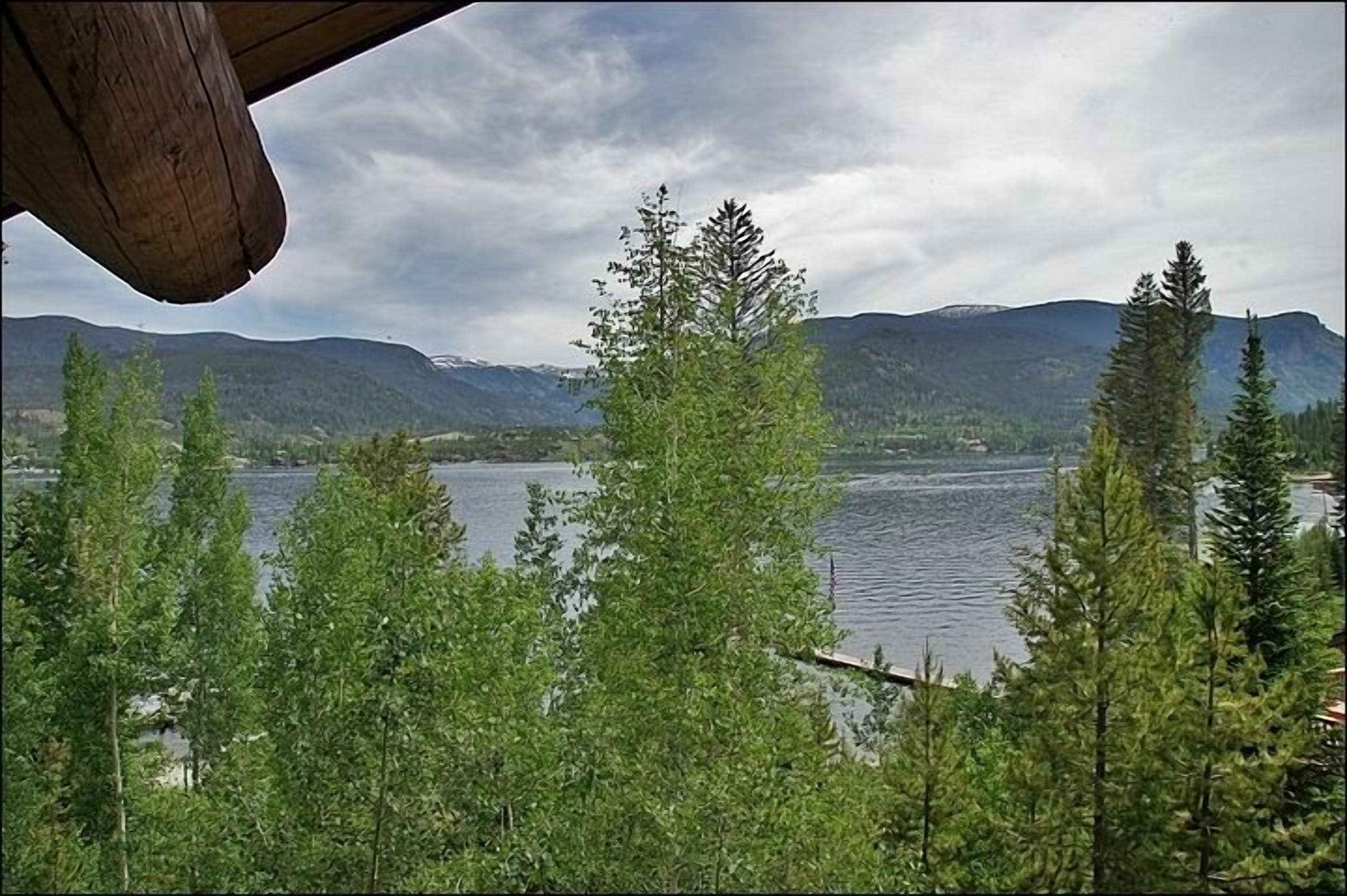 Private Hot Tub, Lakefront, Boat Dock, Situated Directly on Grand Lake