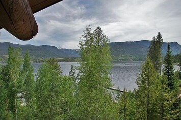 Image de l’hébergement ** Lakefront ** Spa privé, situé directement sur le lac Grand, quai pour bateaux