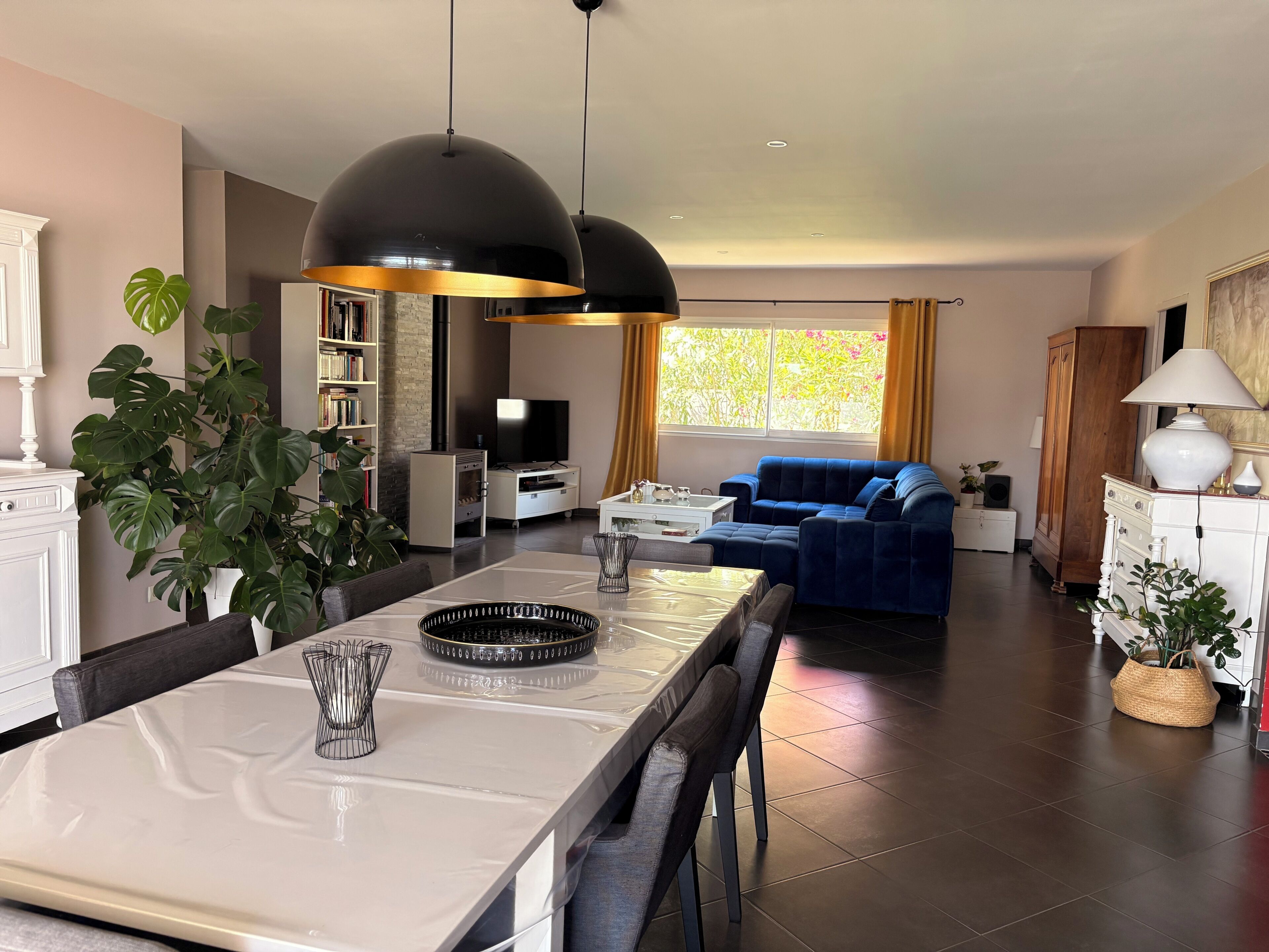TV connectée, jeux vidéo, lecteur de DVD, table de tennis de table